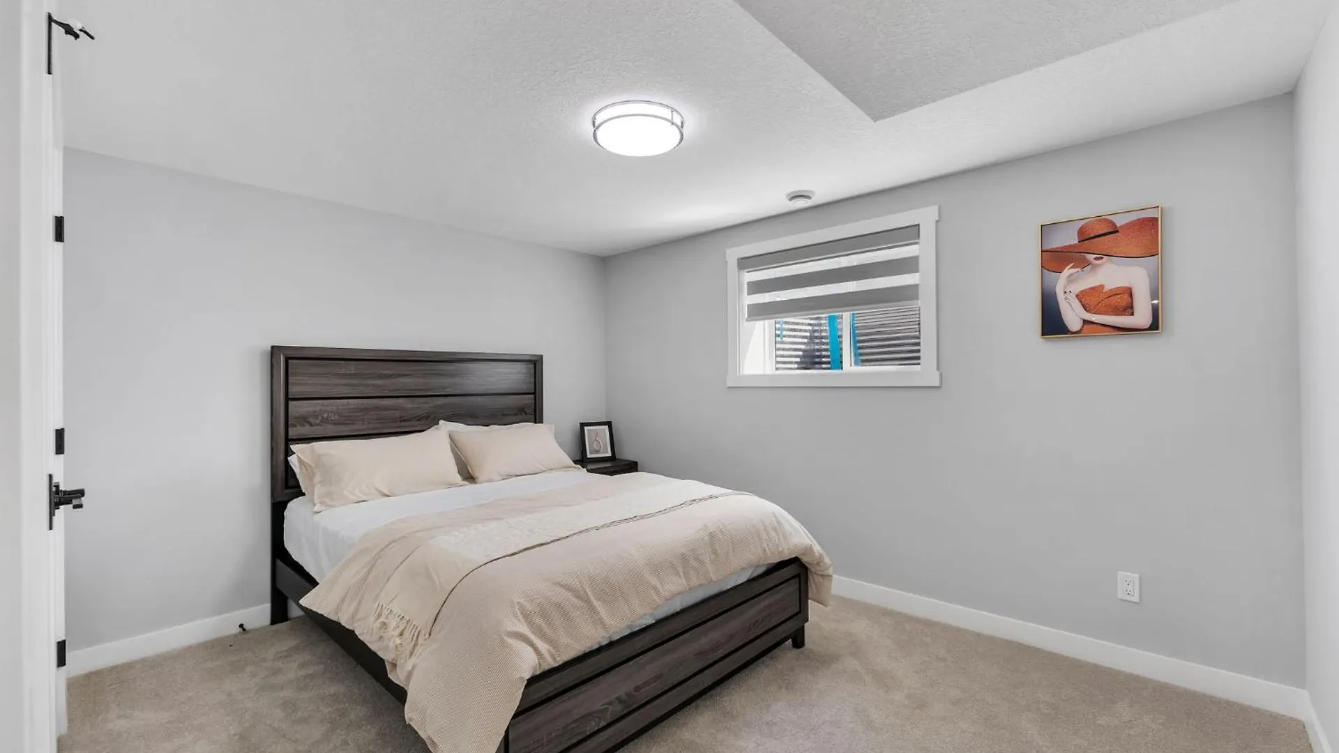 Holiday home 2 Bedroom Cozy Basement Secondary Suite Calgary